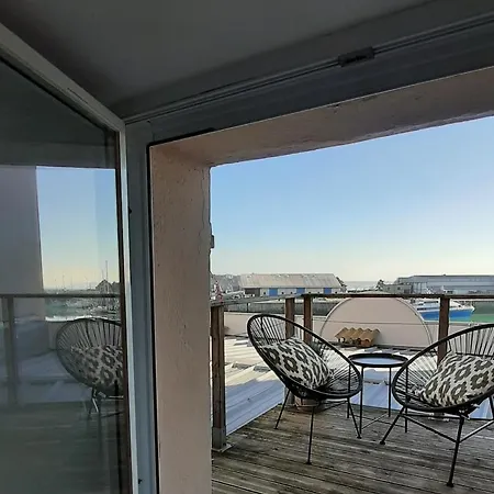 Apartment La *