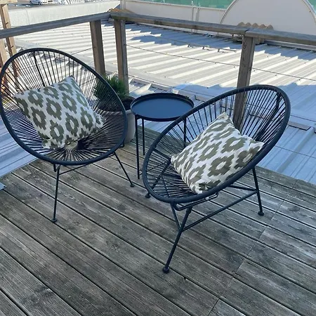 La Apartment *